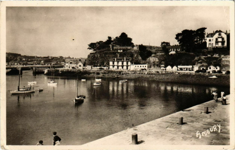 Carte postale ancienne Binic - Le Port de Plaisunce