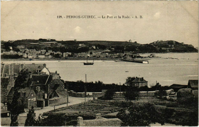 Carte postale ancienne Perros-Guirec - Le Port et la Rade à Perros-Guirec