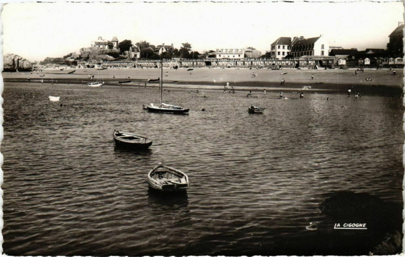 Carte postale ancienne Tregastel - La plage à Trégastel