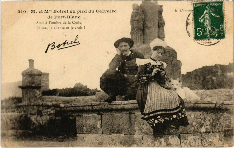 Carte postale ancienne Botrel au pied du Calvaire de Port-Blanc