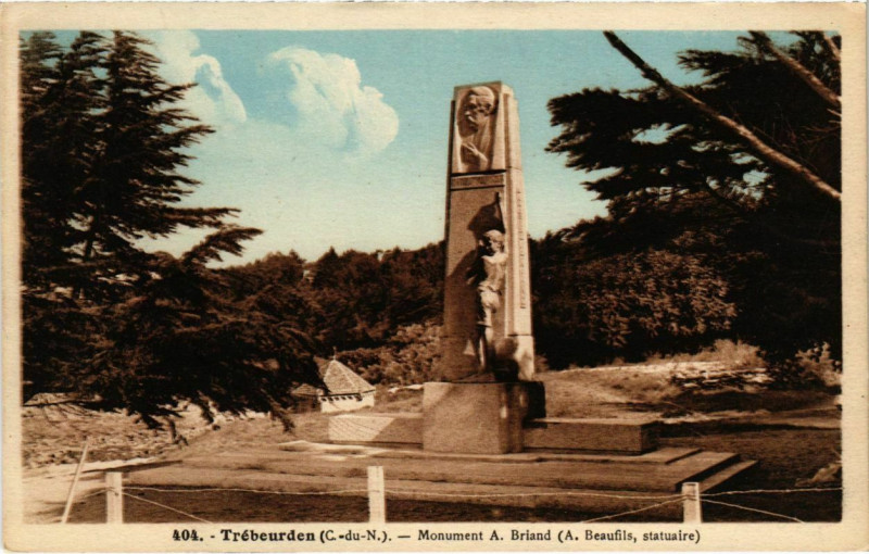 Carte postale ancienne Trebeurden - Monument A. Briand à Trébeurden