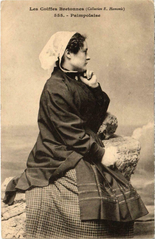 Carte postale ancienne Les Coiffes Bretonnes - Paimpolaise à Paimpol