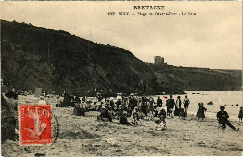 Carte postale ancienne Binic - Plage de l'Avanat-Port - Le Bain