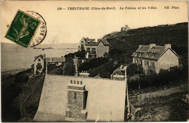 Carte postale ancienne Trestraou - La Falaise et le Villas