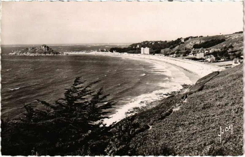 Carte postale ancienne Trebeurden - La Plage de Tresmeur vue de Ty Goat Bihit à Trébeurden