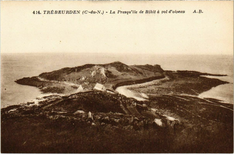 Carte postale ancienne Trebeurden - La Presquile de Bihit a vol d'oiseau à Trébeurden