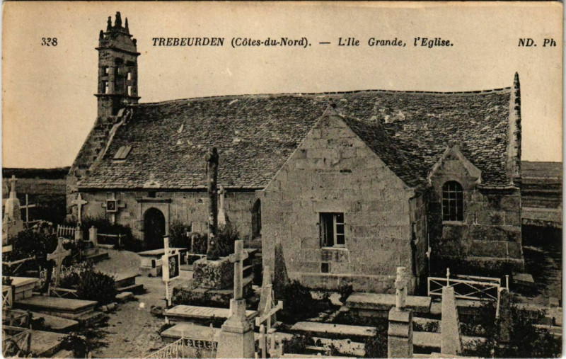 Carte postale ancienne Trebeurden - L'ile Grande l'Eglise à Trébeurden