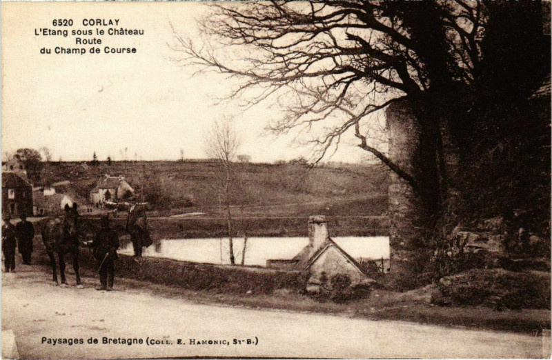 Carte postale ancienne Corlay - L'Etang sous le Chateau à Corlay