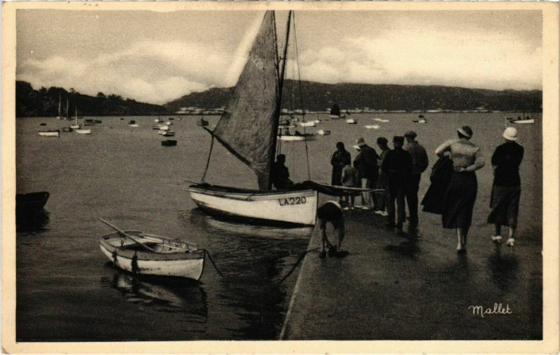 Carte postale ancienne Trebeurden - L'arrivée au Port à Trébeurden