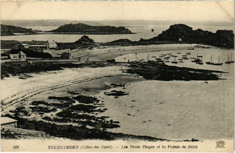 Carte postale ancienne Trebeurden - Les Trois Plages et la Pointe de Bihit à Trébeurden