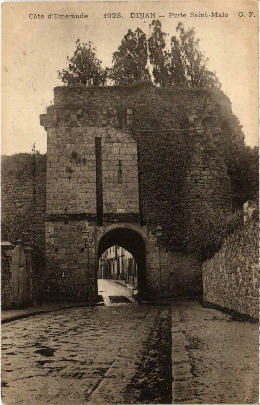 Carte postale ancienne Dinan - Porte St-Malo à Dinan