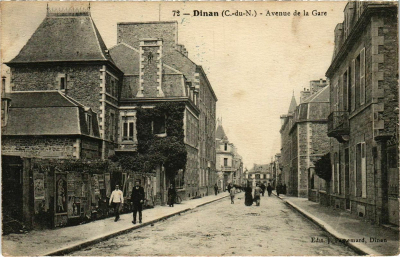 Carte postale ancienne Dinan - Avenue de la Gare à Dinan