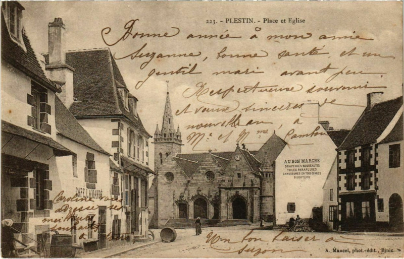 Carte postale ancienne Plestin - Place et Eglise