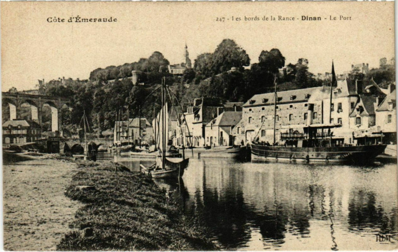 Carte postale ancienne Dinan - Le Port à Dinan