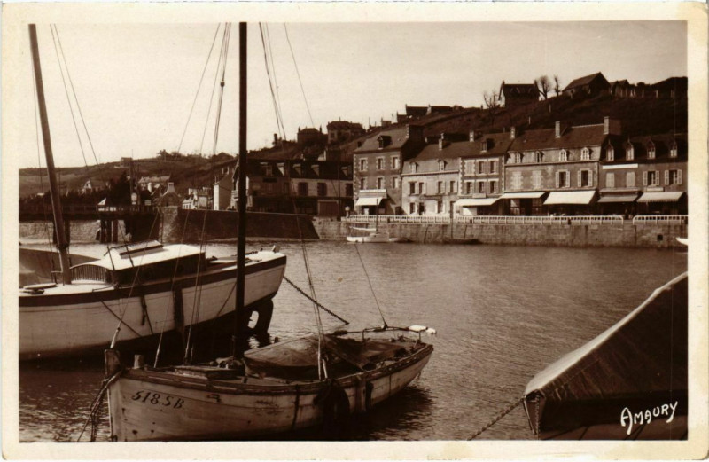 Carte postale ancienne Binic - Le Pont sur L'ic et les Quais