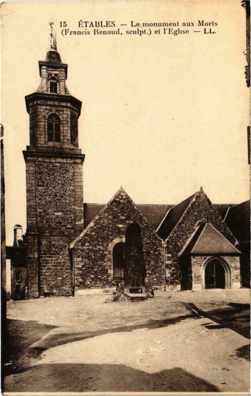 Carte postale ancienne Etables - Le Mnument aux Morts et l'Eglise