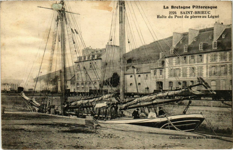 Carte postale ancienne Saint-Brieuc - Halte du Pont de pierre au Legue à Saint-Brieuc