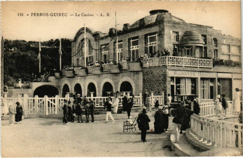 Carte postale ancienne Perros-Guirec - Le Casino à Perros-Guirec