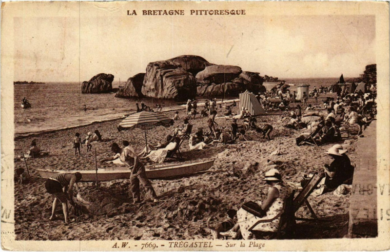 Carte postale ancienne Tregastel - Sur la Plage à Trégastel