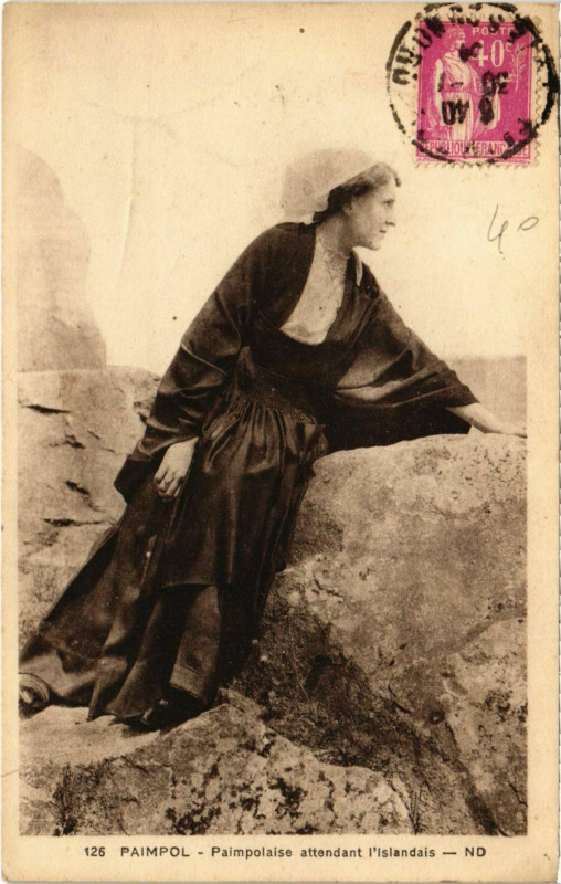 Carte postale ancienne Paimpol - PAIMPOLaise attendant l'Islandais à Paimpol