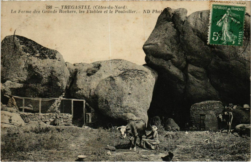 Carte postale ancienne Tregastel - La Ferme de Grands Rochers à Trégastel