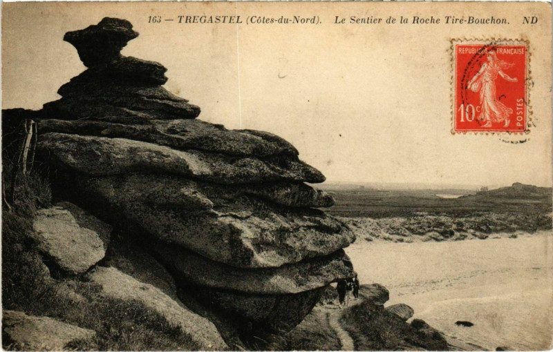 Carte postale ancienne Tregastel - Le Sentier de La Roche à Trégastel