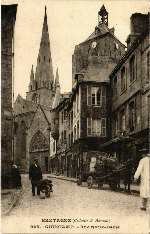 Carte postale ancienne Guingamp - Rue Notre-Dame à Guingamp