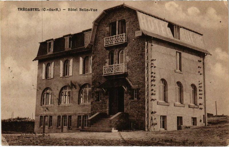 Carte postale ancienne Tregastel - Hotel Belle-Vue à Trégastel