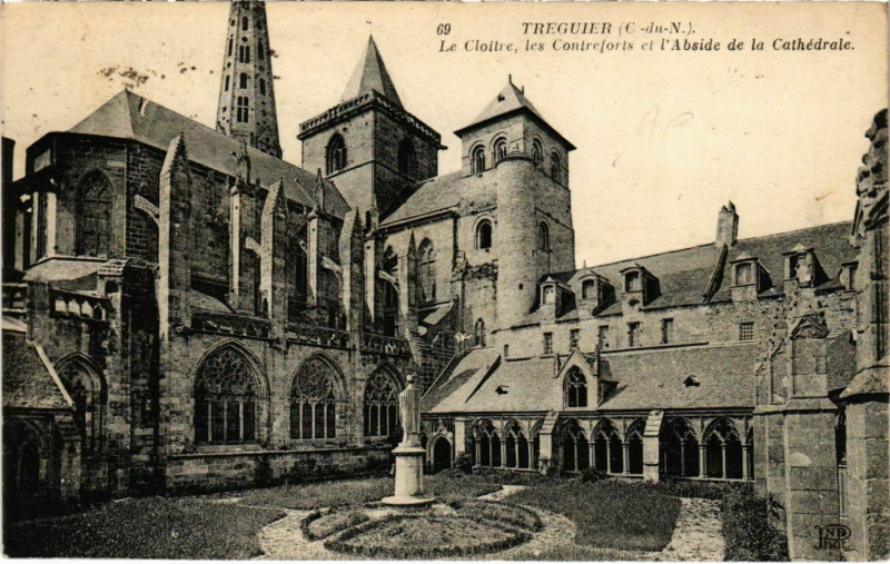 Carte postale ancienne Treguier - Le Cloitre à Tréguier