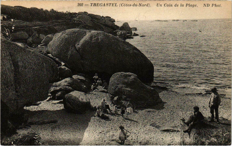 Carte postale ancienne Tregastel - Un coin de la Plage à Trégastel