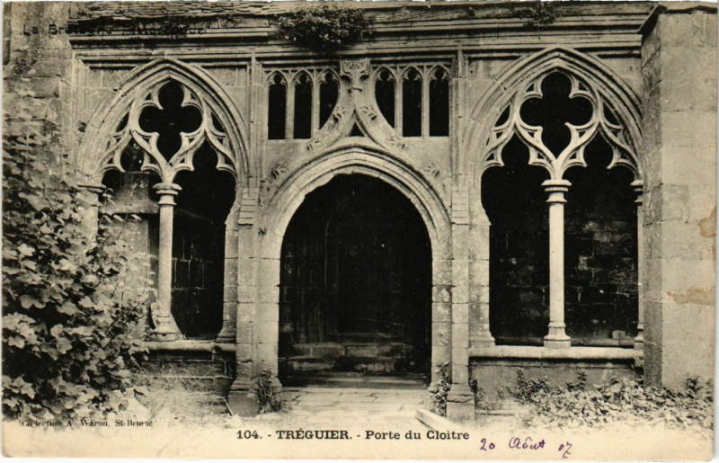 Carte postale ancienne Treguier - Porte du Cloitre à Tréguier