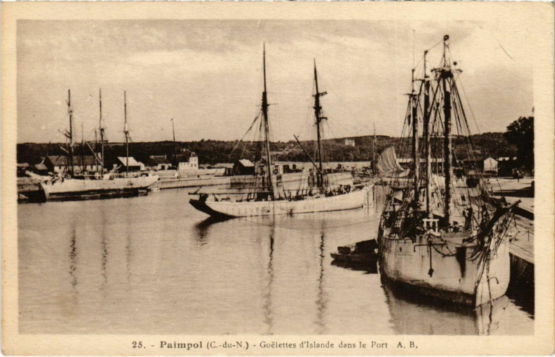 Carte postale ancienne Paimpol - Goelettes d'Islande à Paimpol