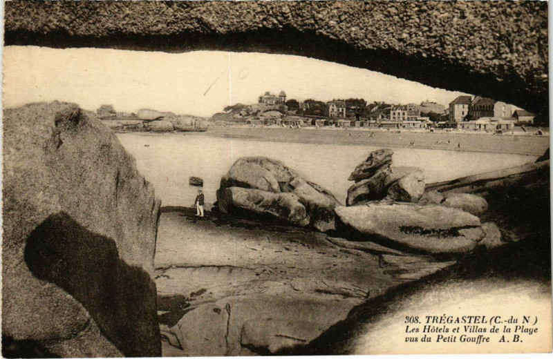 Carte postale ancienne Tregastel - Les Hotels et Villas à Trégastel