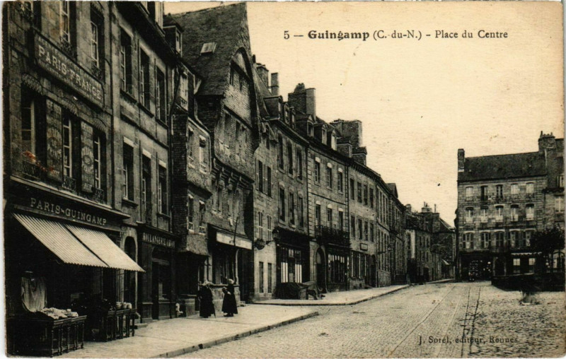 Carte postale ancienne Guingamp - Place du Centre à Guingamp