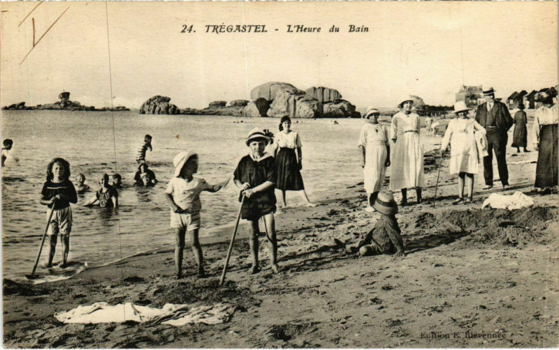 Carte postale ancienne Tregastel - L'Heure du Bain à Trégastel