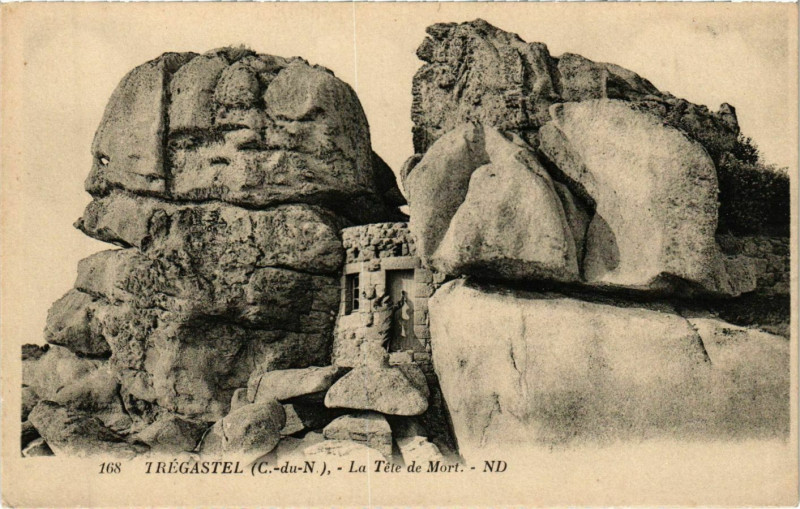 Carte postale ancienne Tregastel - La Tete de Mort à Trégastel