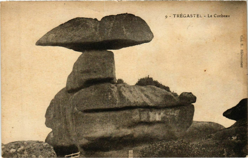 Carte postale ancienne Tregastel - Le Corbeau à Trégastel