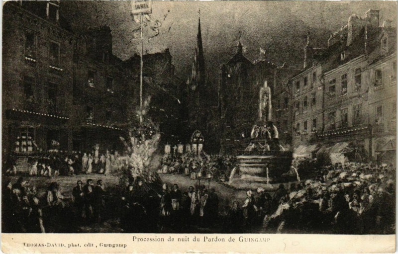 Carte postale ancienne Procession de nuit du Pardon de Guingamp à Guingamp