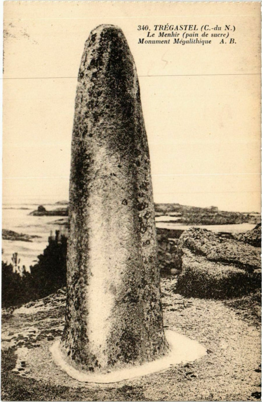 Carte postale ancienne Tregastel - Le Menhir à Trégastel