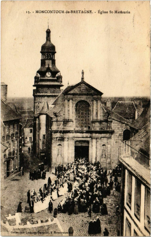 Carte postale ancienne Moncontour de Bretagne - Eglise St-Mathurin à Moncontour