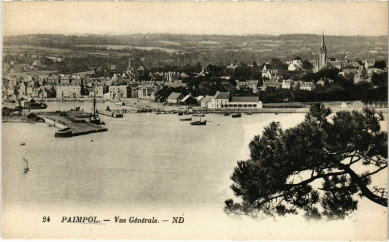 Carte postale ancienne Paimpol - Vue générale à Paimpol