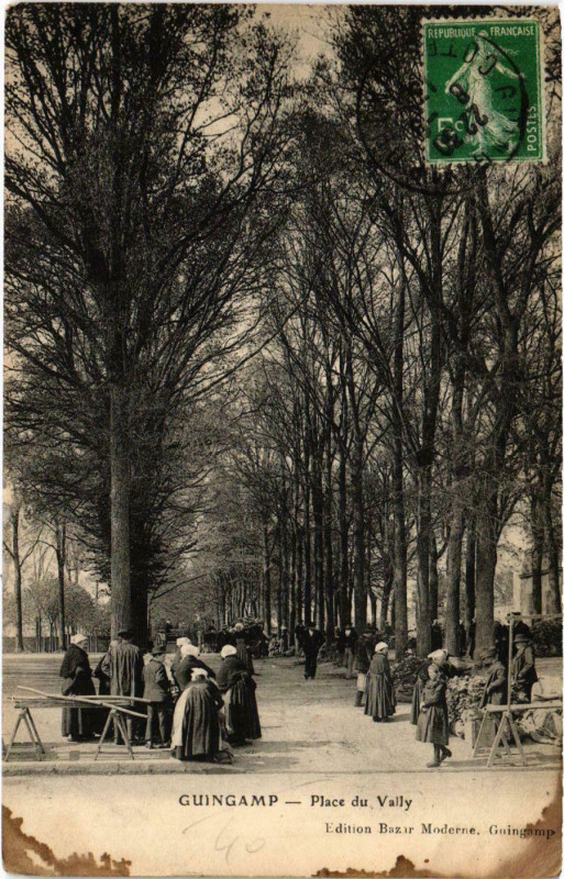 Carte postale ancienne Guingamp - Place du Vally à Guingamp