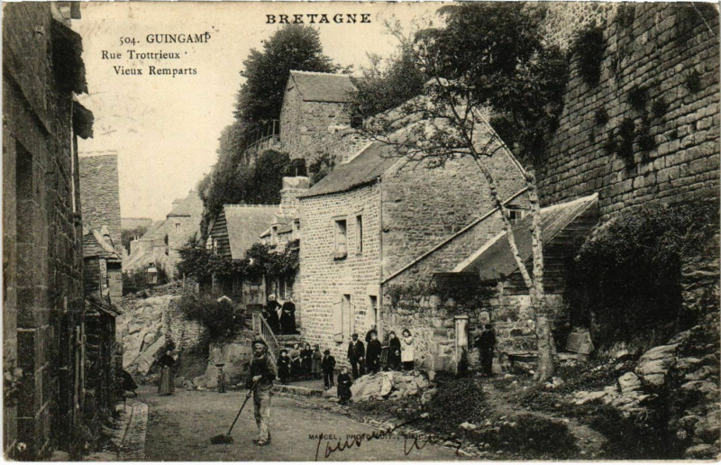 Carte postale ancienne Guingamp - Rue Trottrieux à Guingamp