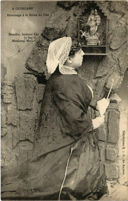 Carte postale ancienne Guingamp - Hommage a la Reine du Ciel à Guingamp