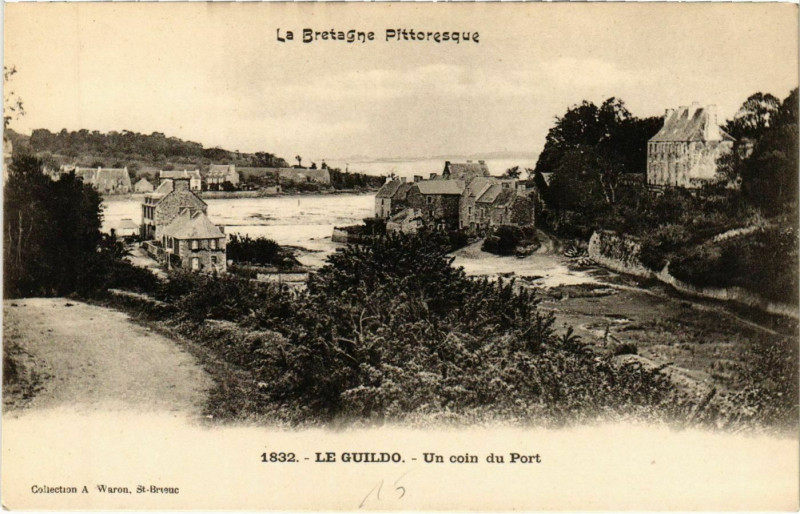 Carte postale ancienne Le Guildo - Un coin du Port