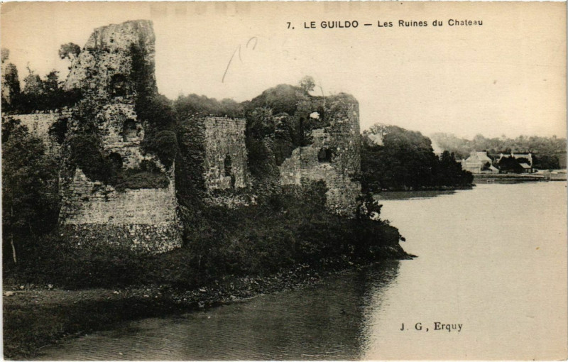 Carte postale ancienne Le Guildo - Les Ruines du Chateau