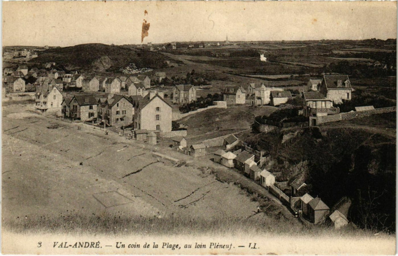 Carte postale ancienne Val-Andre - Un coin de la Plage