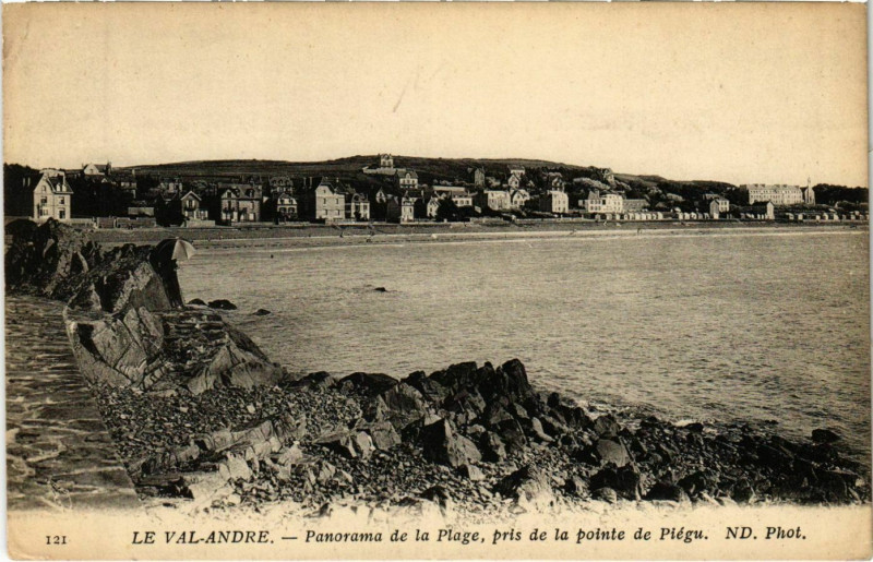 Carte postale ancienne Val-Andre - Panorama de la Plage