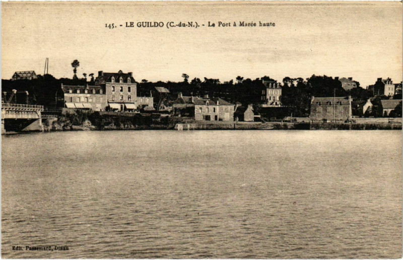 Carte postale ancienne Le Guildo - Le Port a Marée haute