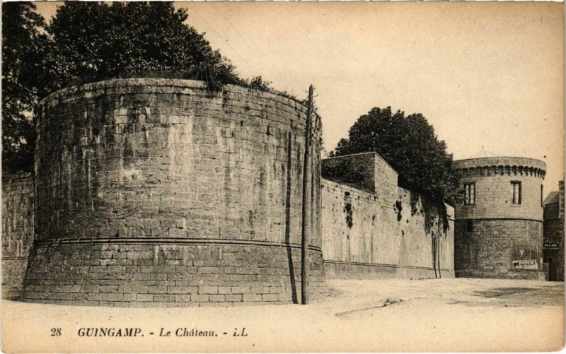 Carte postale ancienne Guingamp - Le Chateau à Guingamp